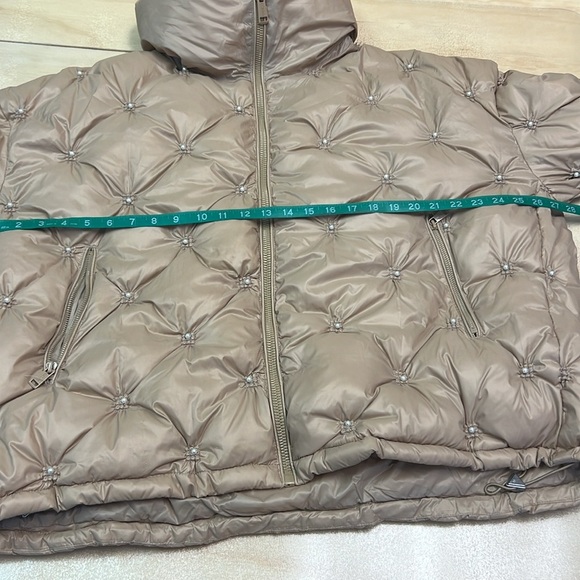 GUESS® Women’s Oversized Tan Pearls Puffer Jacket Size L - Picture 13 of 13